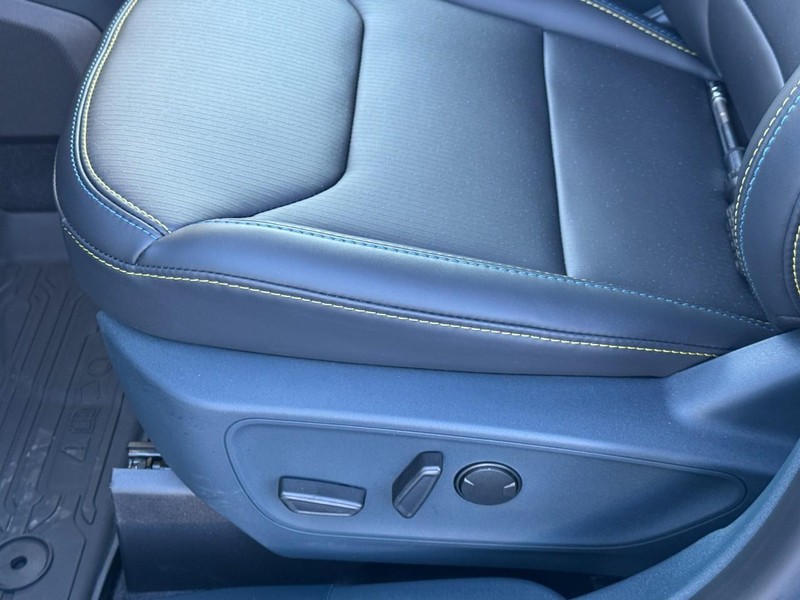 Ford Maverick Vehicle Image 11