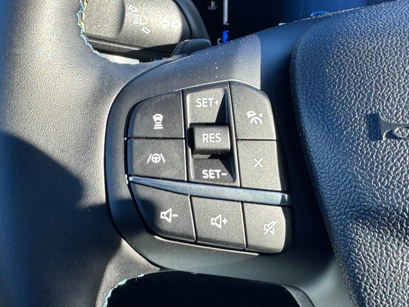 Ford Maverick Vehicle Image 14