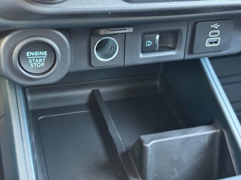 Ford Maverick Vehicle Image 16