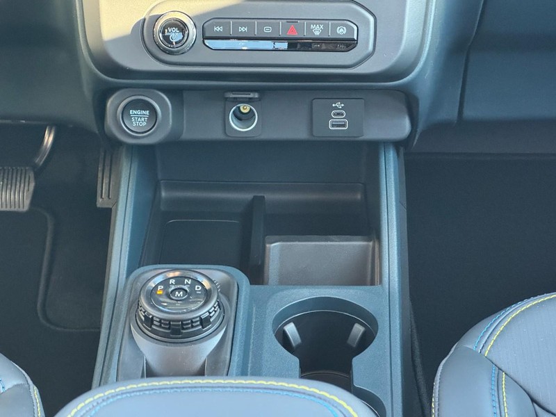 Ford Maverick Vehicle Image 09