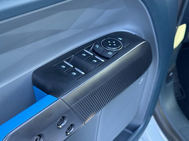 Ford Maverick Vehicle Image 10