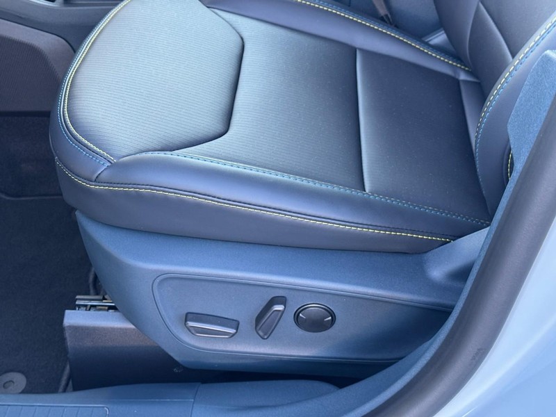 Ford Maverick Vehicle Image 11