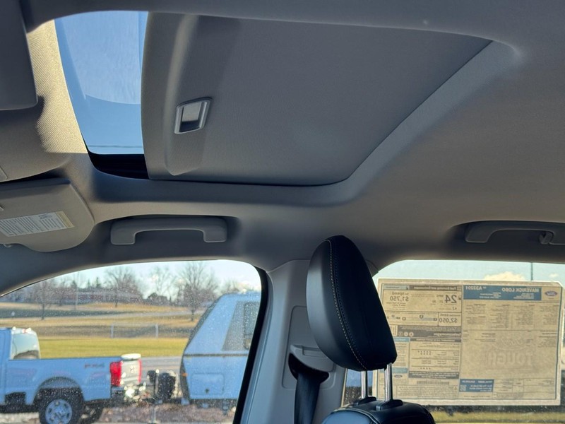 Ford Maverick Vehicle Image 12