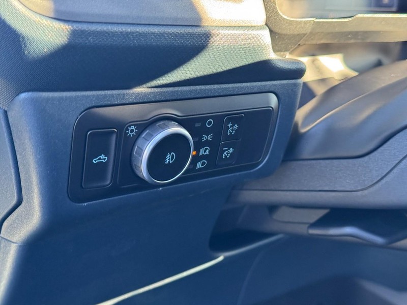 Ford Maverick Vehicle Image 13