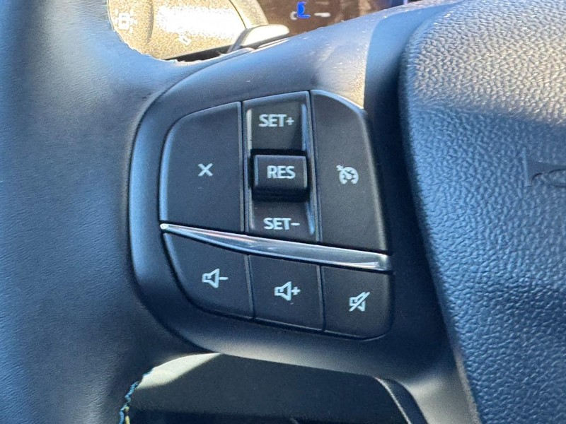 Ford Maverick Vehicle Image 14