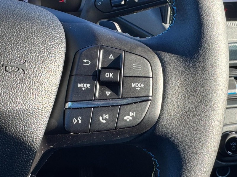 Ford Maverick Vehicle Image 15