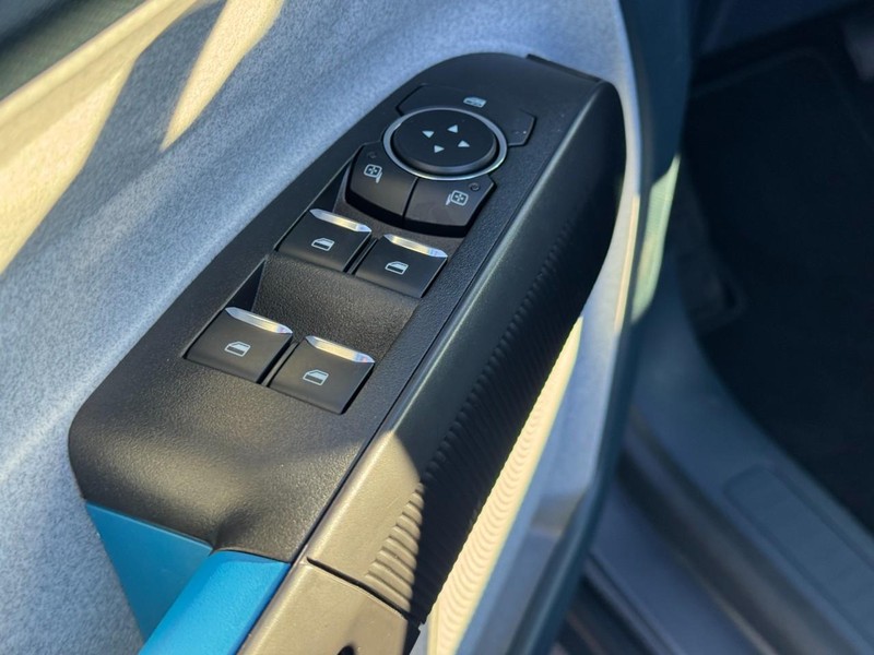 Ford Maverick Vehicle Image 10