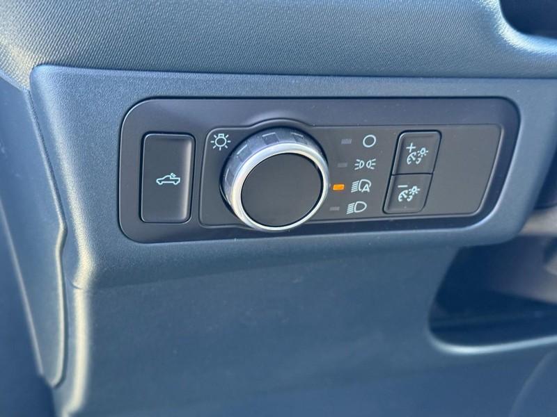 Ford Maverick Vehicle Image 12