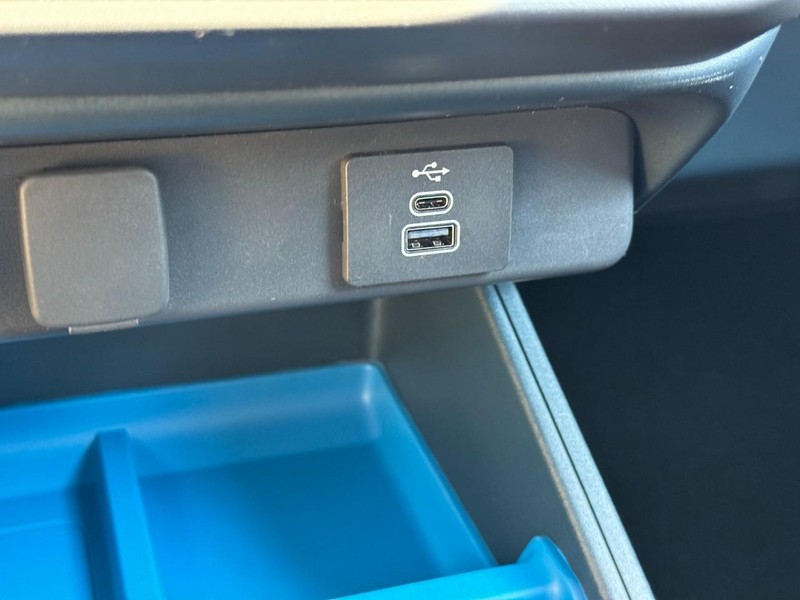 Ford Maverick Vehicle Image 16