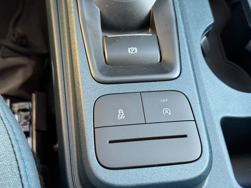 Ford Maverick Vehicle Image 17