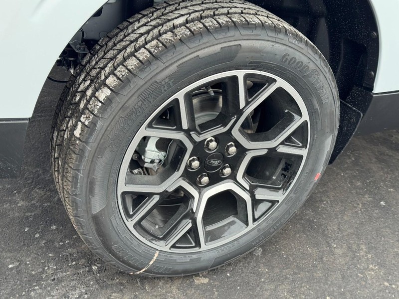 Ford Maverick Vehicle Image 04