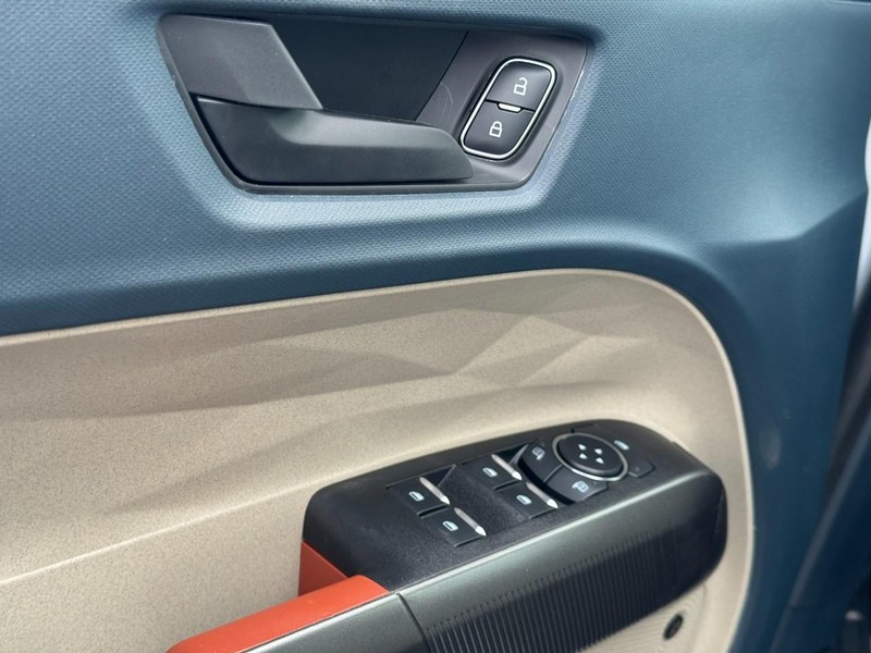 Ford Maverick Vehicle Image 10