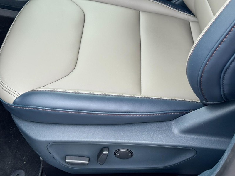 Ford Maverick Vehicle Image 11