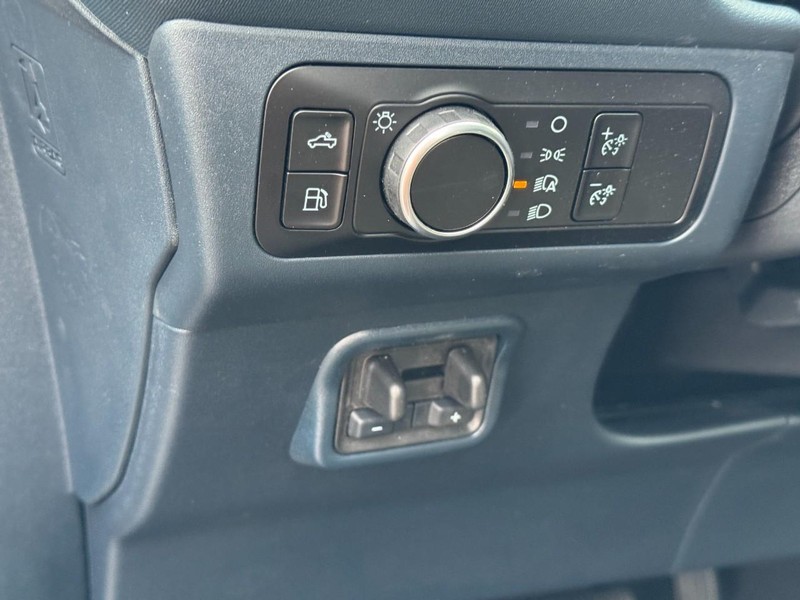 Ford Maverick Vehicle Image 12