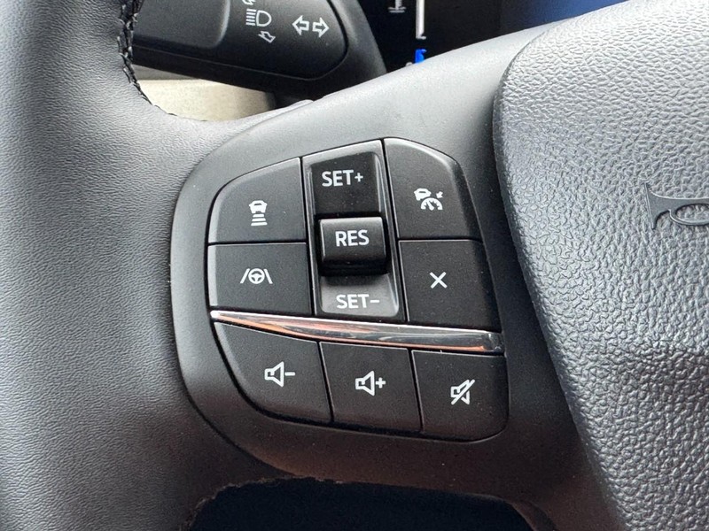 Ford Maverick Vehicle Image 13