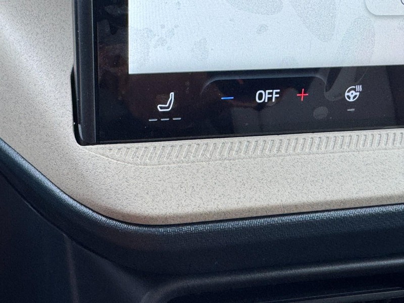 Ford Maverick Vehicle Image 15