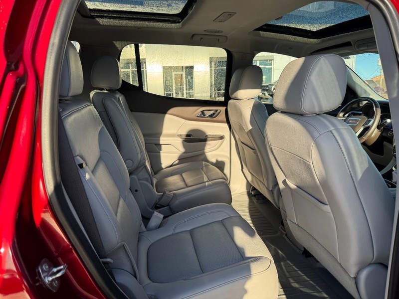 GMC Acadia Vehicle Image 10