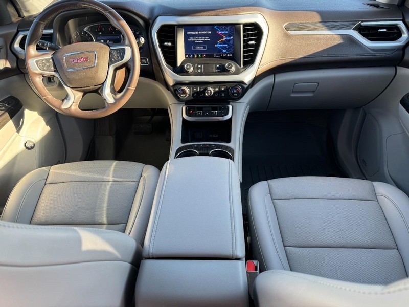 GMC Acadia Vehicle Image 12