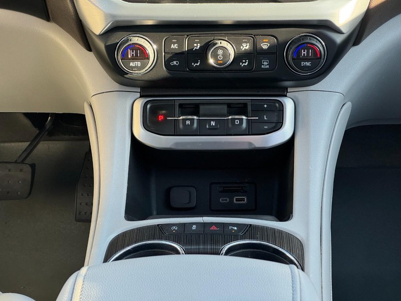 GMC Acadia Vehicle Image 15