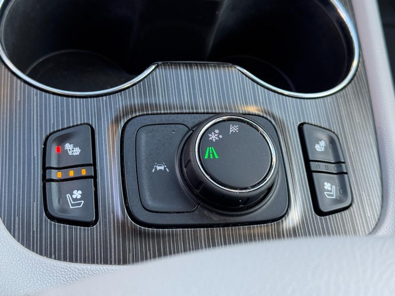 GMC Acadia Vehicle Image 22