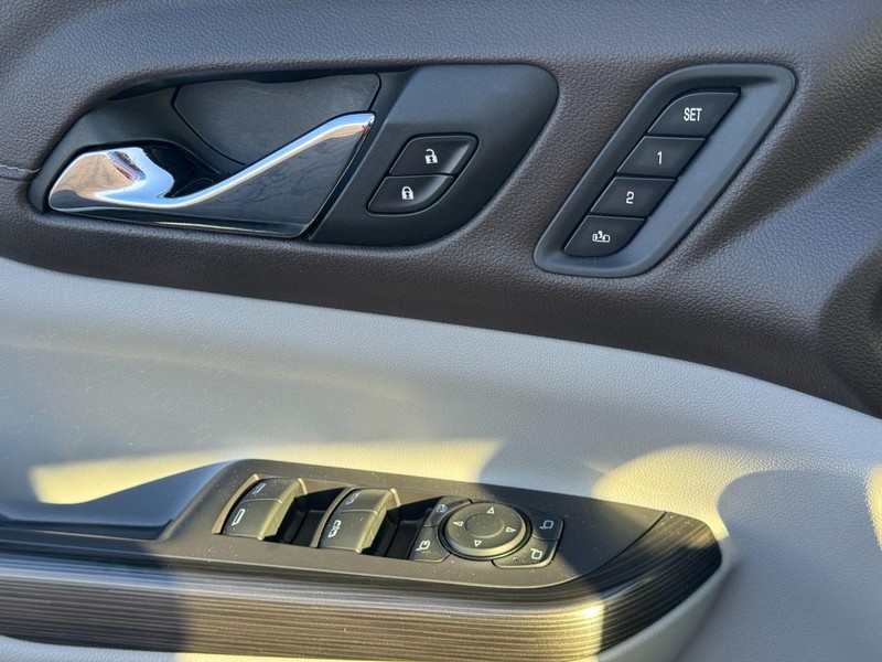 GMC Acadia Vehicle Image 25