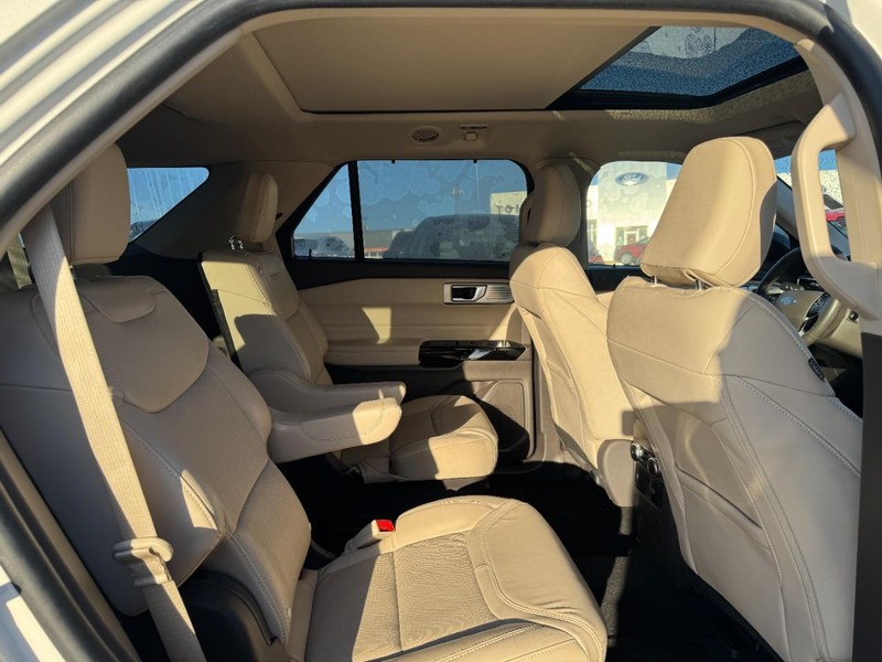 Ford Explorer Vehicle Full-screen Gallery Image 10