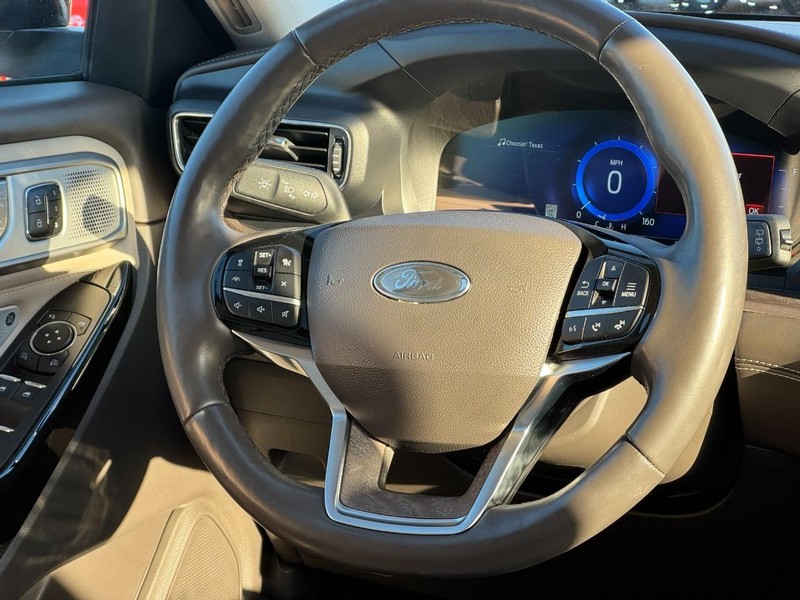 Ford Explorer Vehicle Full-screen Gallery Image 13