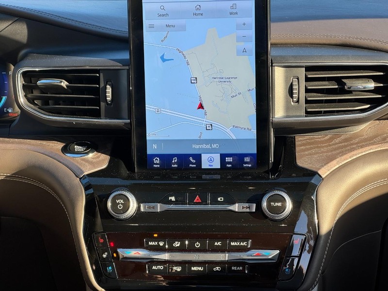 Ford Explorer Vehicle Full-screen Gallery Image 14