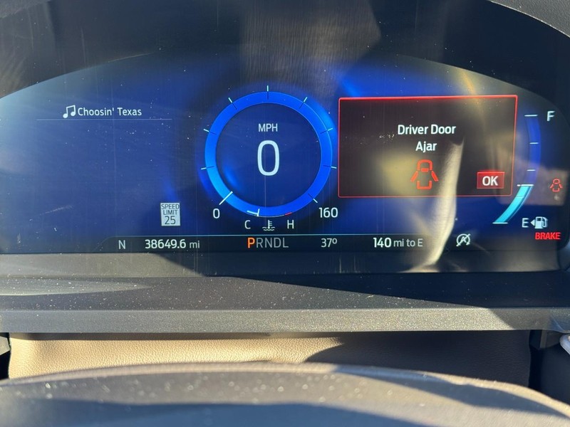 Ford Explorer Vehicle Full-screen Gallery Image 21