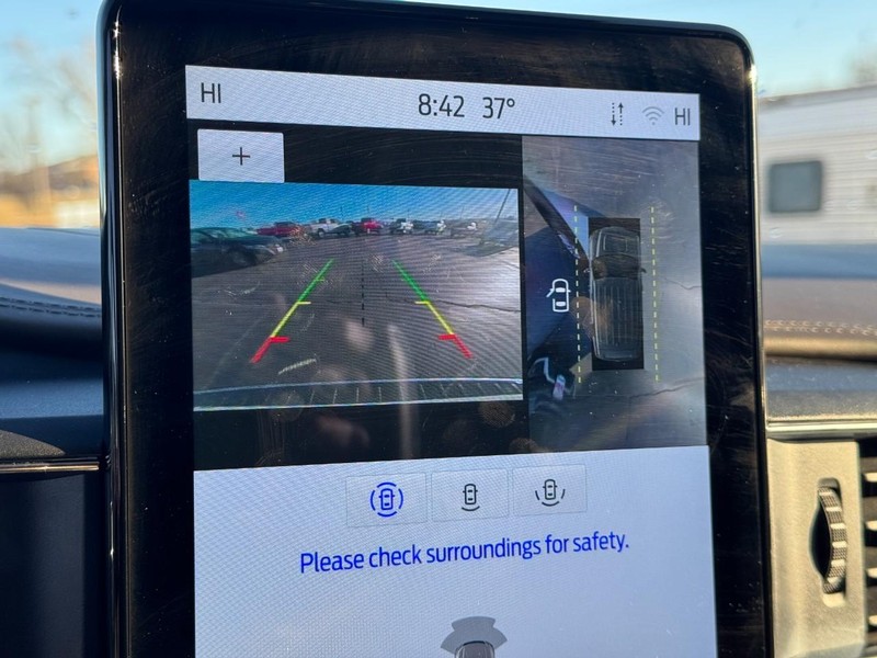 Ford Explorer Vehicle Full-screen Gallery Image 23