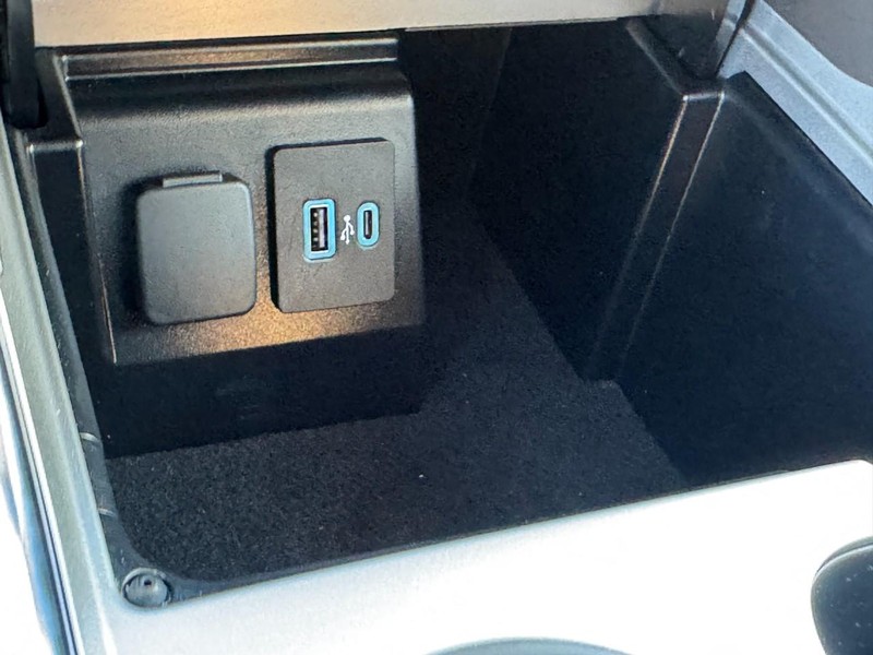 Ford Explorer Vehicle Full-screen Gallery Image 25