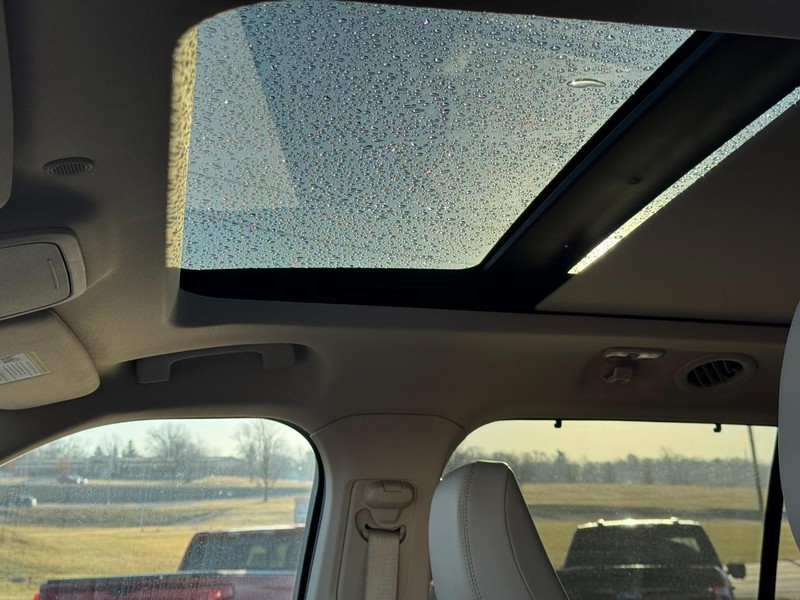 Ford Explorer Vehicle Full-screen Gallery Image 28