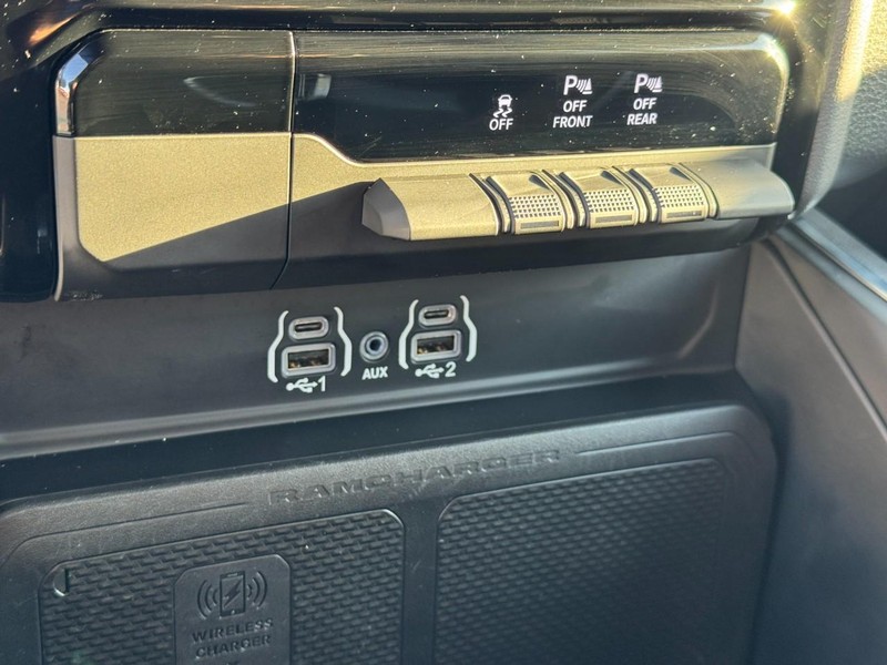 Ram 1500 Vehicle Image 24