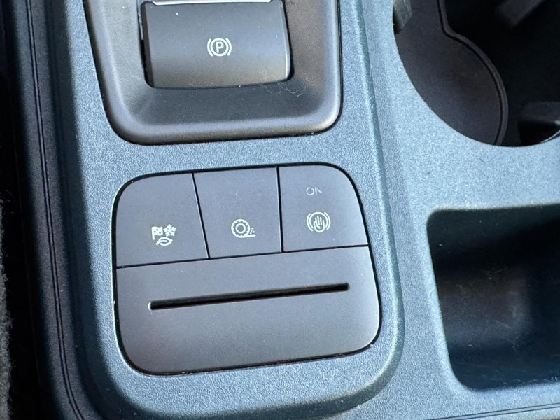 Ford Maverick Vehicle Image 21