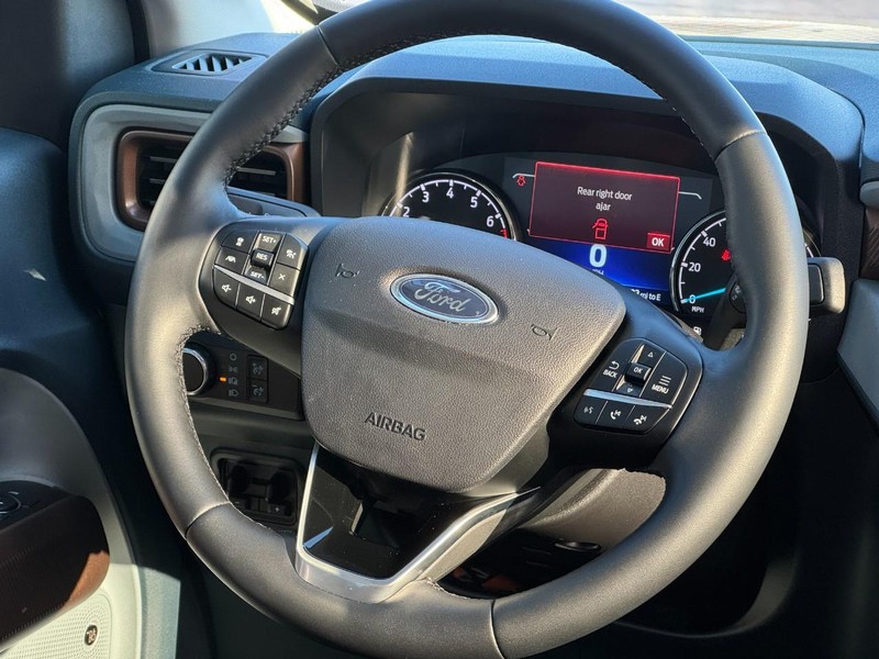 Ford Maverick Vehicle Image 12