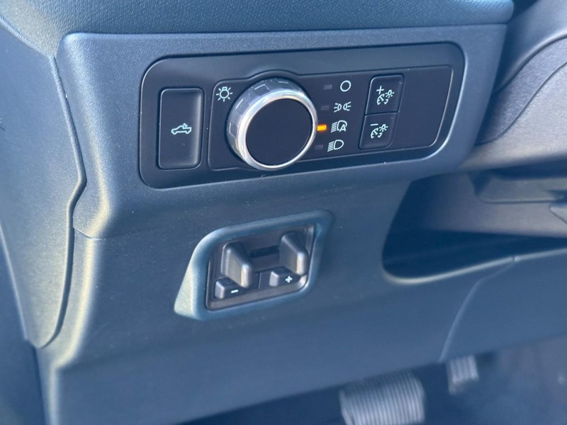 Ford Maverick Vehicle Image 16