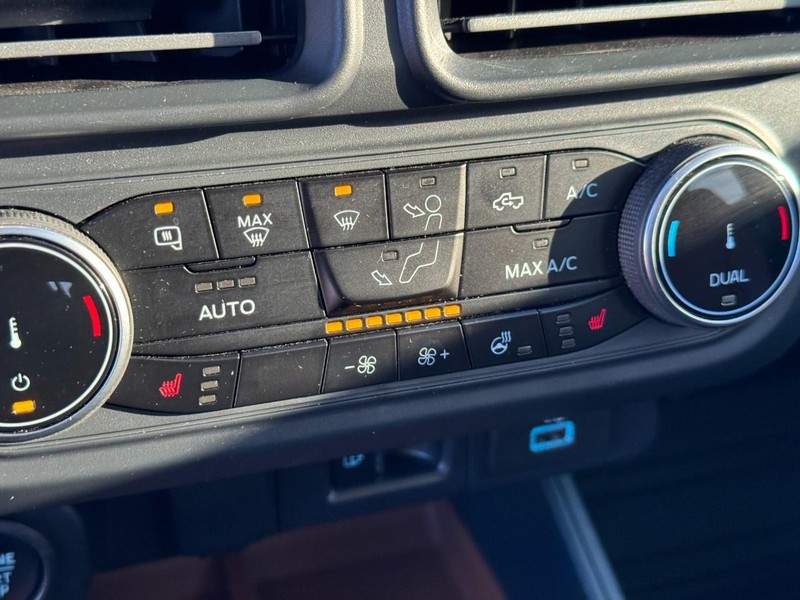 Ford Maverick Vehicle Image 22