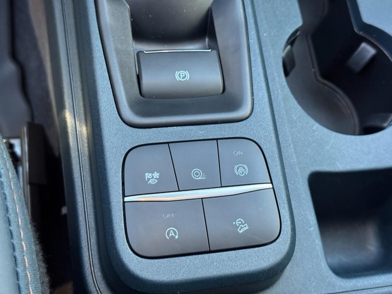 Ford Maverick Vehicle Image 23