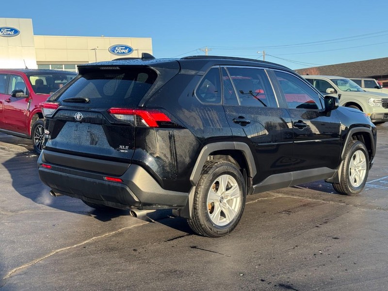 Toyota RAV4 Vehicle Image 03