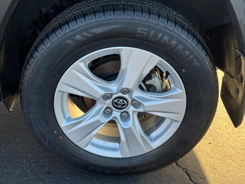 Toyota RAV4 Vehicle Image 07