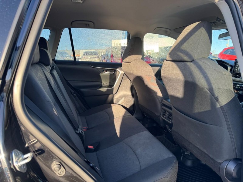 Toyota RAV4 Vehicle Image 10
