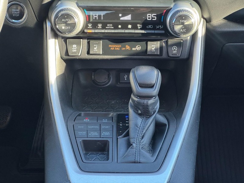 Toyota RAV4 Vehicle Image 14