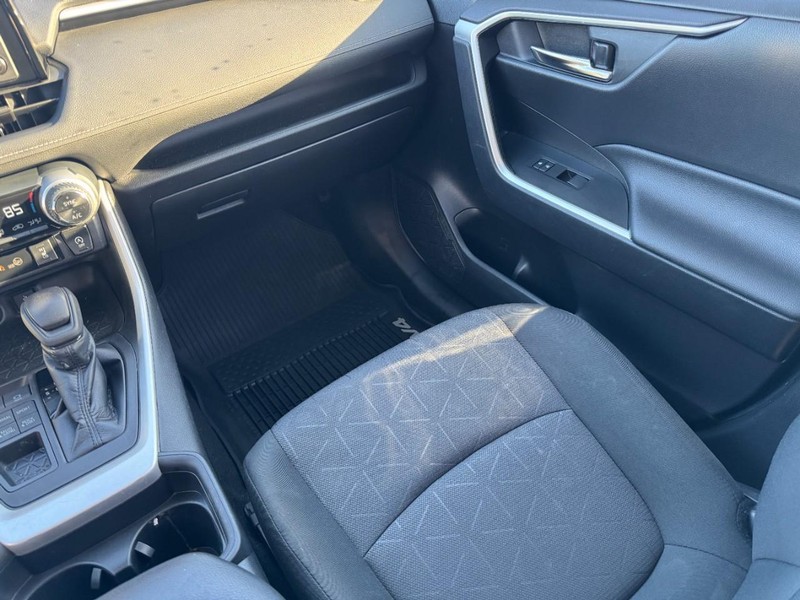 Toyota RAV4 Vehicle Image 15