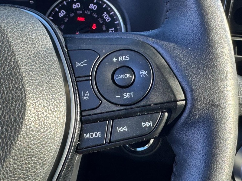 Toyota RAV4 Vehicle Image 18