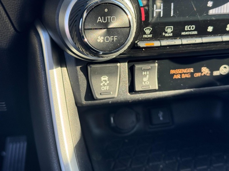 Toyota RAV4 Vehicle Image 21