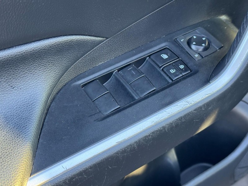 Toyota RAV4 Vehicle Image 23