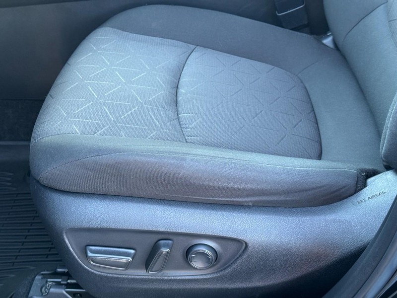 Toyota RAV4 Vehicle Image 24