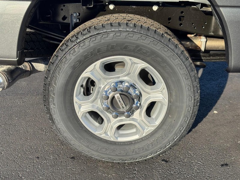 Ford Super Duty F-250 SRW Vehicle Image 04