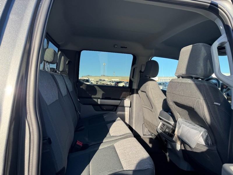 Ford Super Duty F-250 SRW Vehicle Image 05