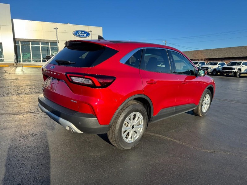 Ford Escape Vehicle Full-screen Gallery Image 03